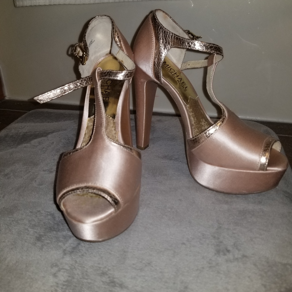 Mickael kors blush satin peep toe
